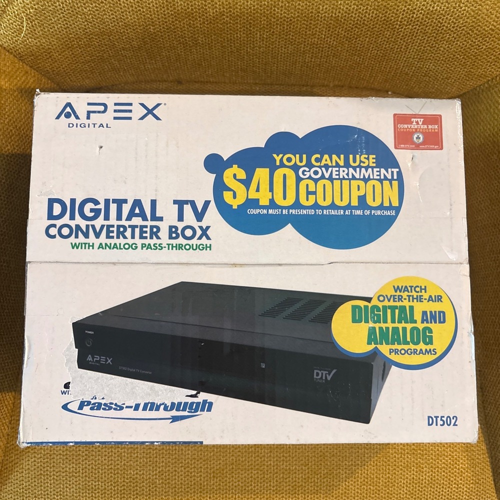 Apex Digital DT502 Digital TV Converter Box with Analog Pass-Through Black